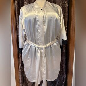 Frederick’s Of Hollywood White Satin Robe Size L
